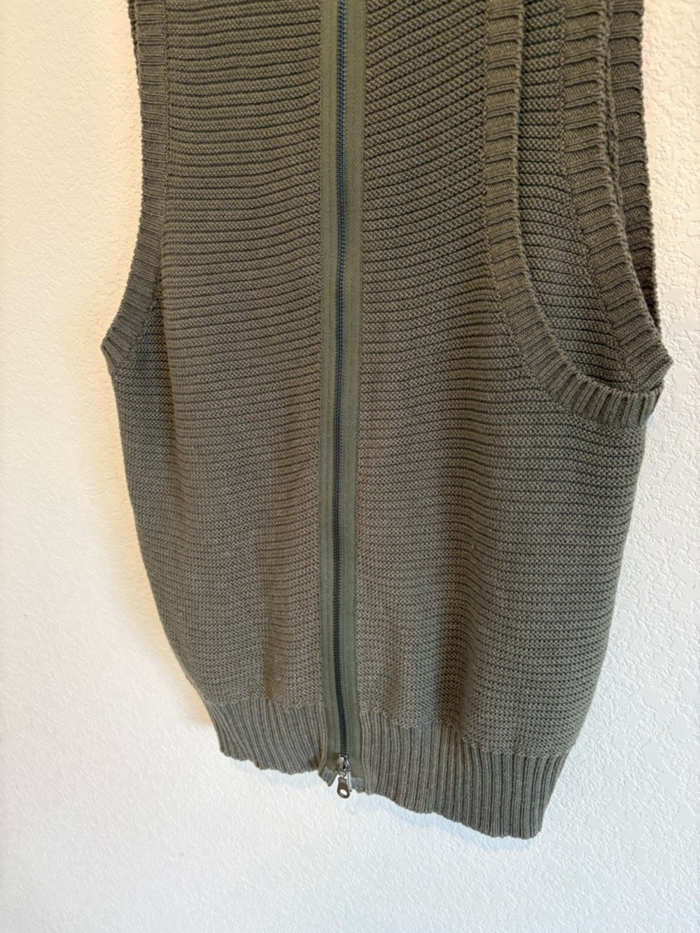 BCBGeneration Sweater Women’s Vest Medium Olive Green Button Front Knit - Picture 10 of 12